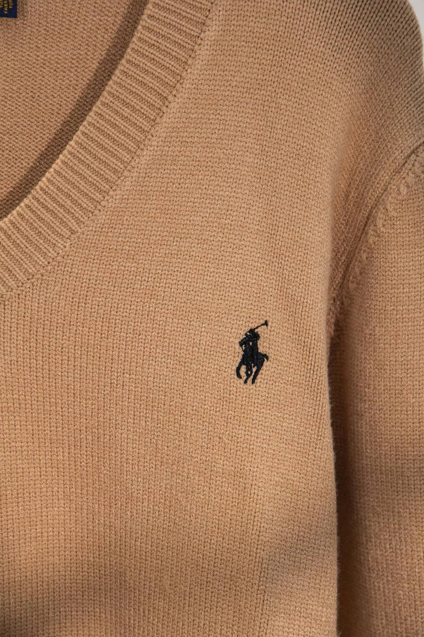 P210 Style number: Y197 Ralph Lauren men's crew neck sweater men's hemp flower original collar sweater. The version is really good-looking. It can be worn alone or as a jacket to be worn inside or outside. The upper body shows personal fashion charm. Four colors are available. The same style for men and women. A must-see item for new summer products. Tag, hanging grain, washed, packaging bag, full set of accessories. Very good appearance. Super exquisite workmanship. Size: S-XL